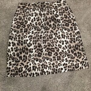 Size 0. Banana Republic animal print skirt
